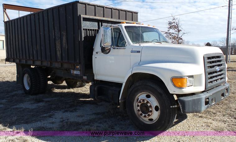image for item L3656 1995 Ford F700 dump truck