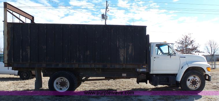 image for item L3656 1995 Ford F700 dump truck