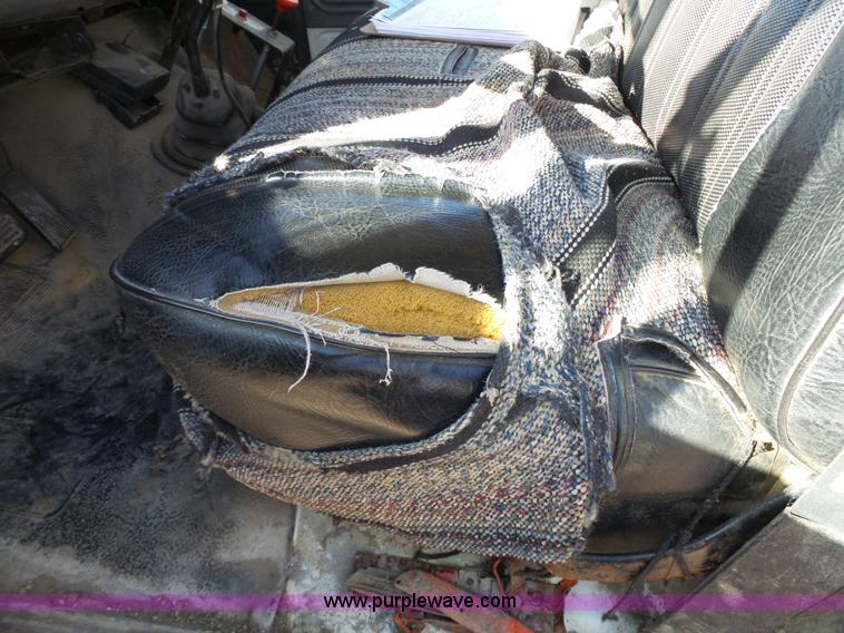 image for item L3656 1995 Ford F700 dump truck