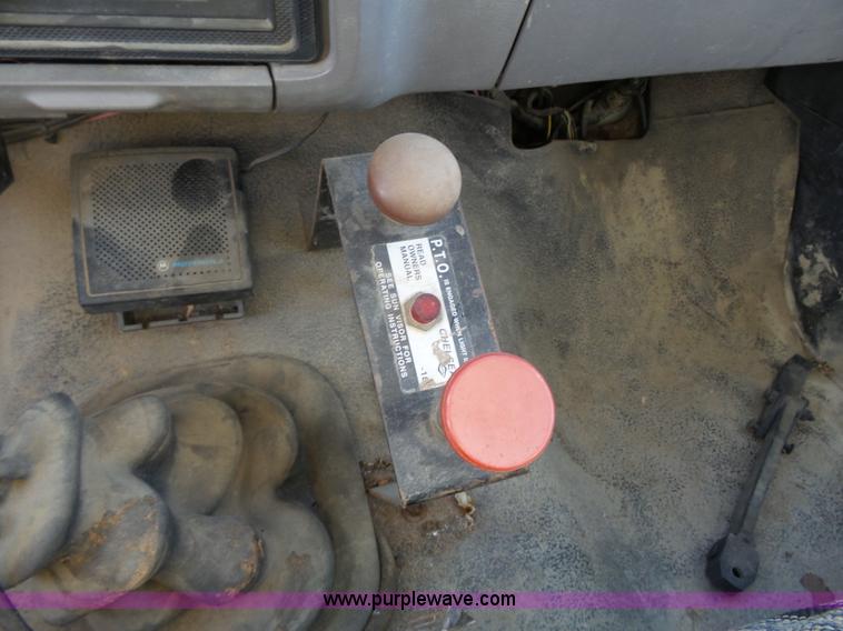 image for item L3656 1995 Ford F700 dump truck