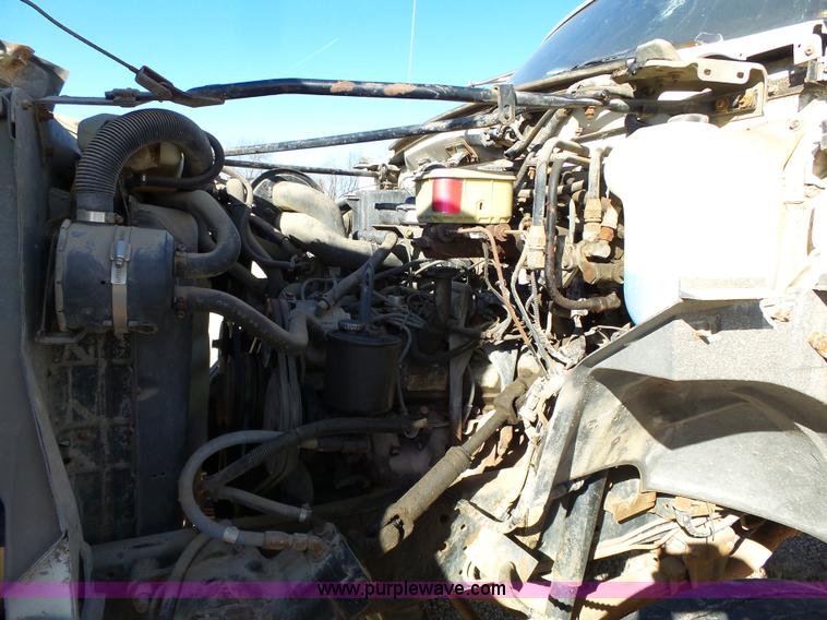 image for item L3656 1995 Ford F700 dump truck