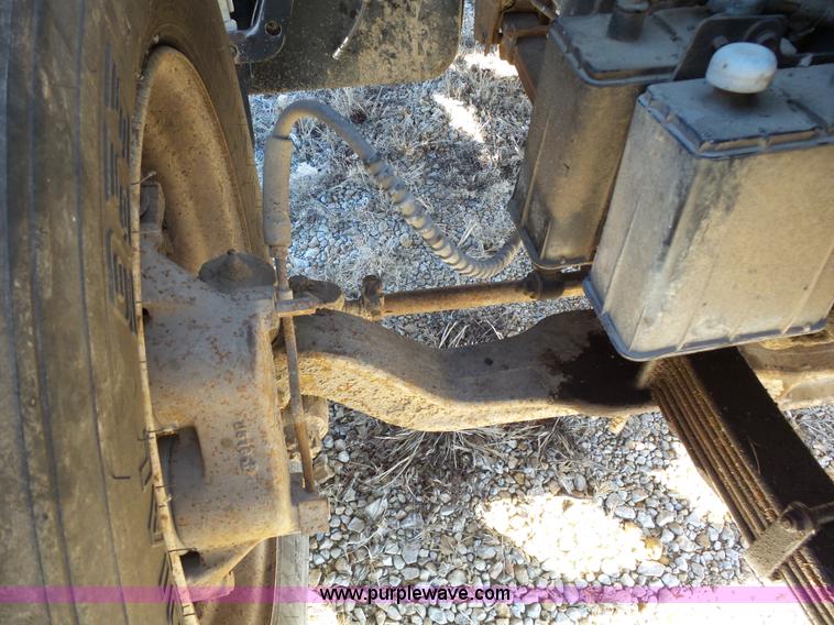 image for item L3656 1995 Ford F700 dump truck