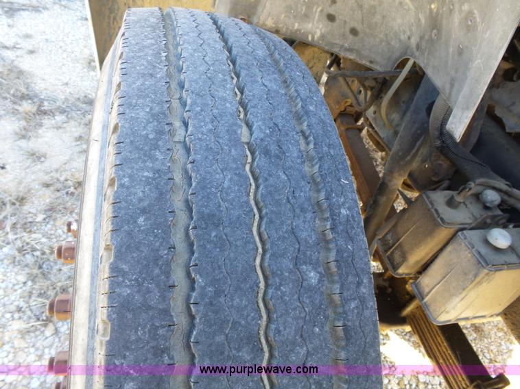 image for item L3656 1995 Ford F700 dump truck