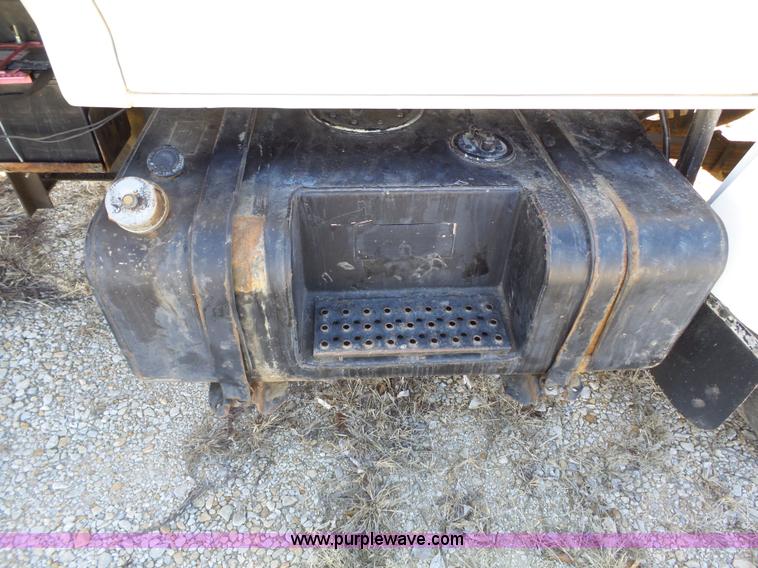 image for item L3656 1995 Ford F700 dump truck