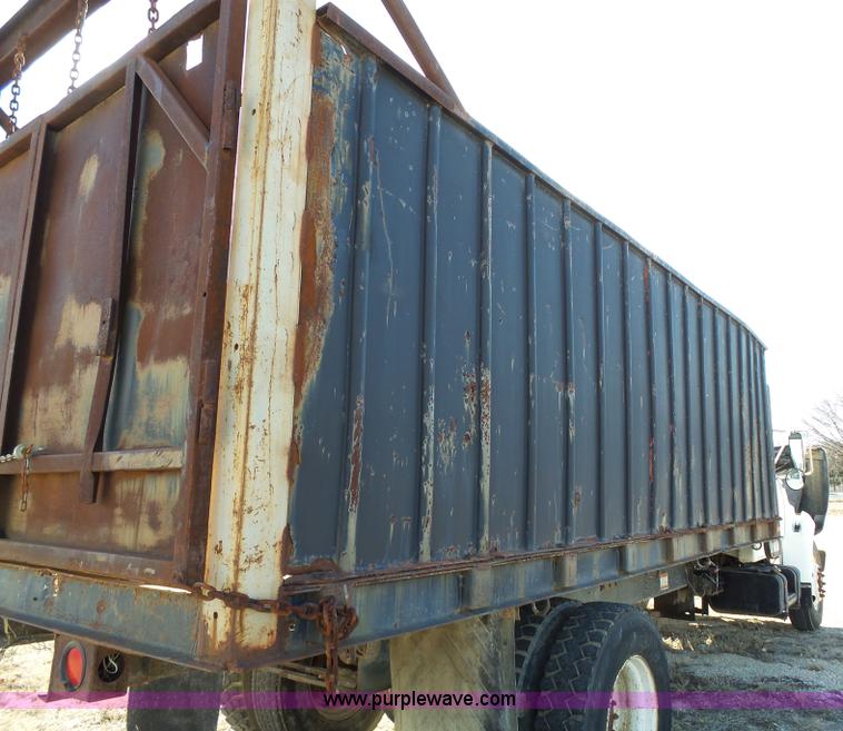 image for item L3656 1995 Ford F700 dump truck