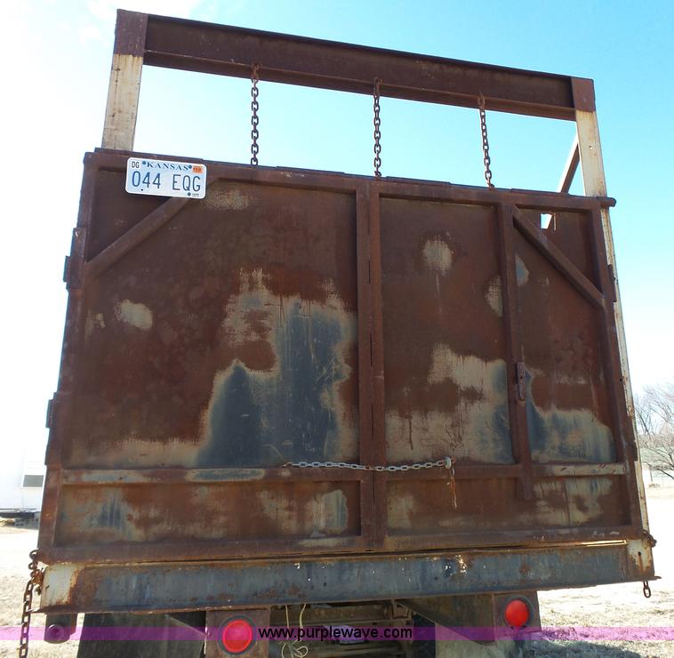 image for item L3656 1995 Ford F700 dump truck