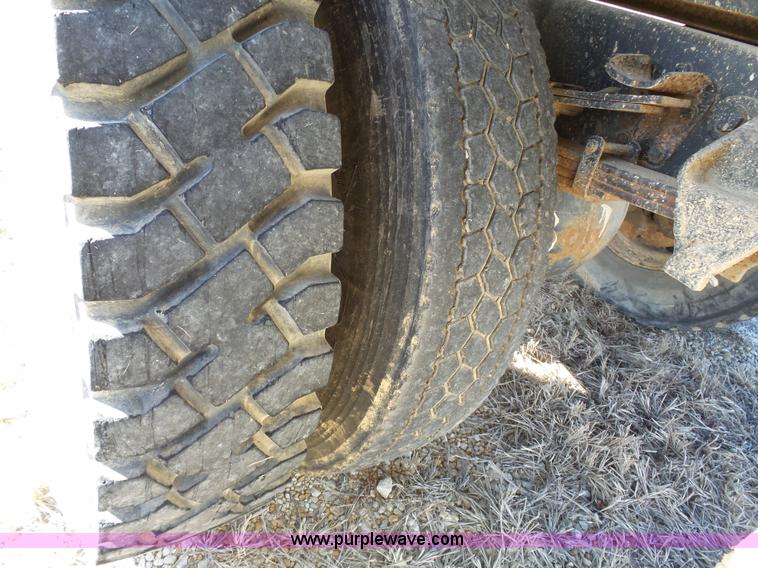 image for item L3656 1995 Ford F700 dump truck