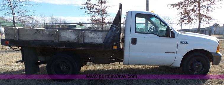 image for item L3674 2000 Ford F350 Super Duty XL flatbed pickup truck
