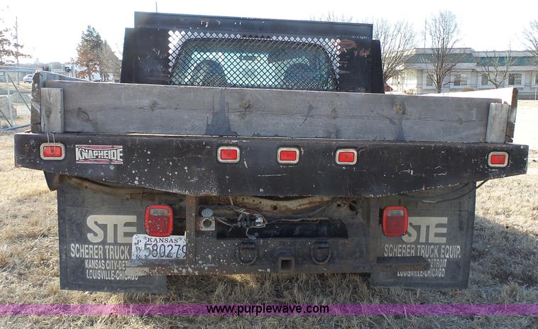 image for item L3674 2000 Ford F350 Super Duty XL flatbed pickup truck