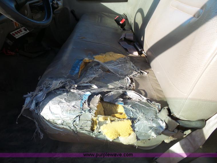 image for item L3674 2000 Ford F350 Super Duty XL flatbed pickup truck