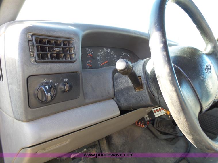 image for item L3674 2000 Ford F350 Super Duty XL flatbed pickup truck