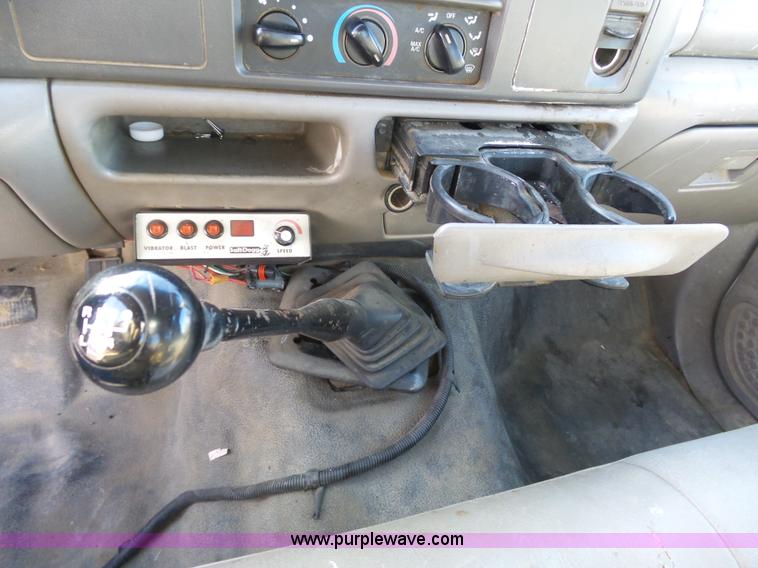 image for item L3674 2000 Ford F350 Super Duty XL flatbed pickup truck