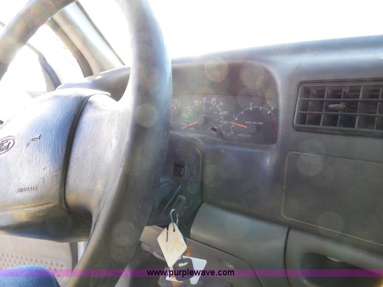 image for item L3674 2000 Ford F350 Super Duty XL flatbed pickup truck