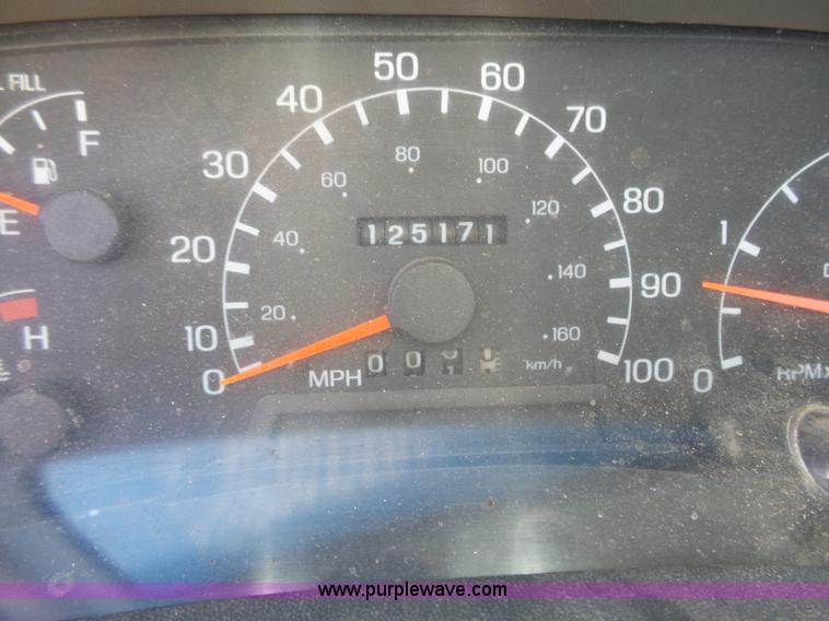 image for item L3674 2000 Ford F350 Super Duty XL flatbed pickup truck