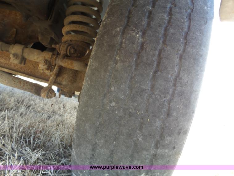 image for item L3674 2000 Ford F350 Super Duty XL flatbed pickup truck