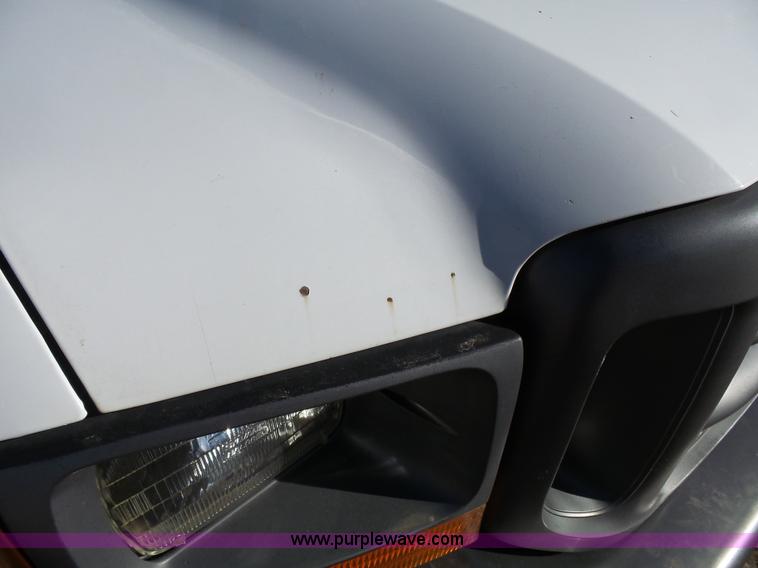 image for item L3674 2000 Ford F350 Super Duty XL flatbed pickup truck