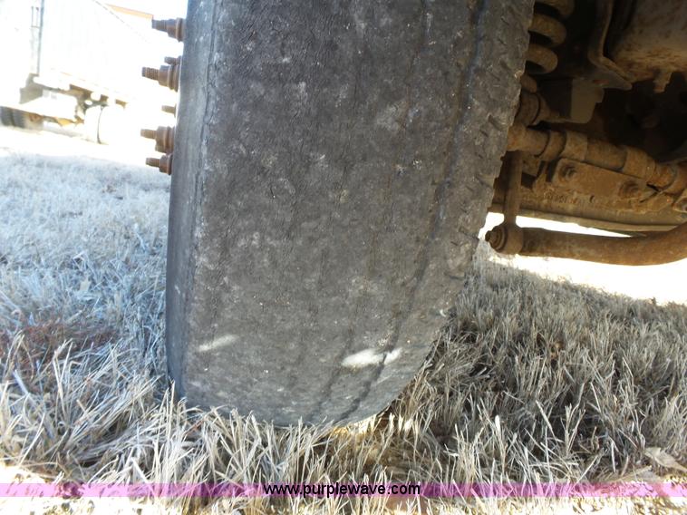 image for item L3674 2000 Ford F350 Super Duty XL flatbed pickup truck