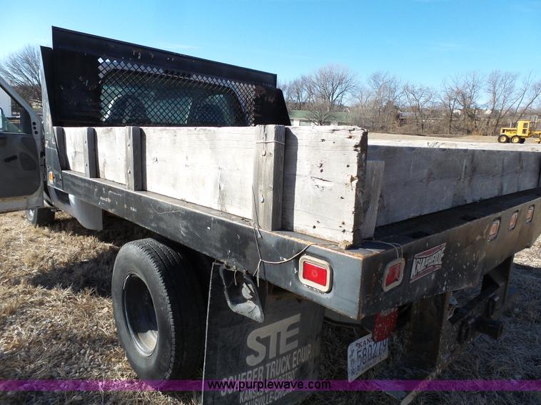 image for item L3674 2000 Ford F350 Super Duty XL flatbed pickup truck