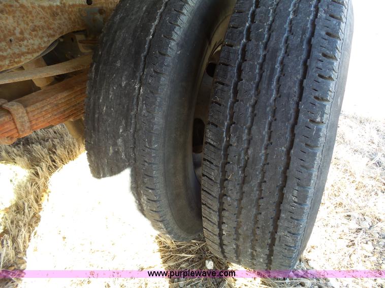 image for item L3674 2000 Ford F350 Super Duty XL flatbed pickup truck