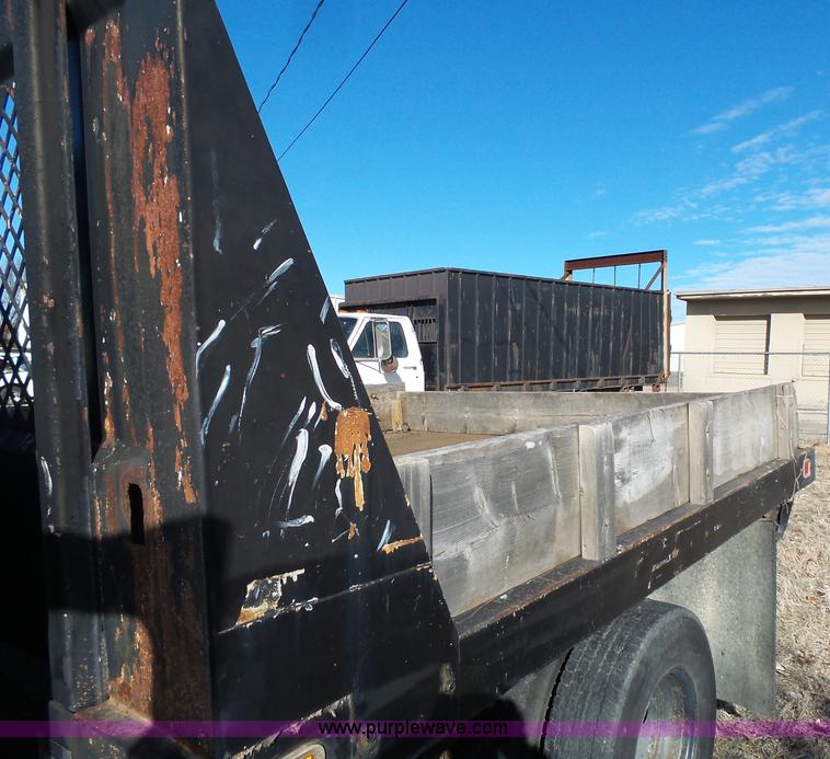 image for item L3674 2000 Ford F350 Super Duty XL flatbed pickup truck