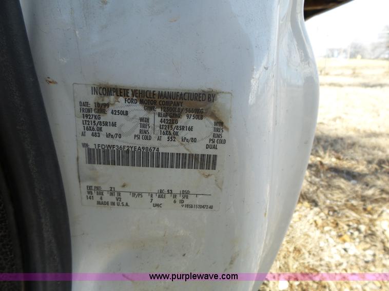 image for item L3674 2000 Ford F350 Super Duty XL flatbed pickup truck