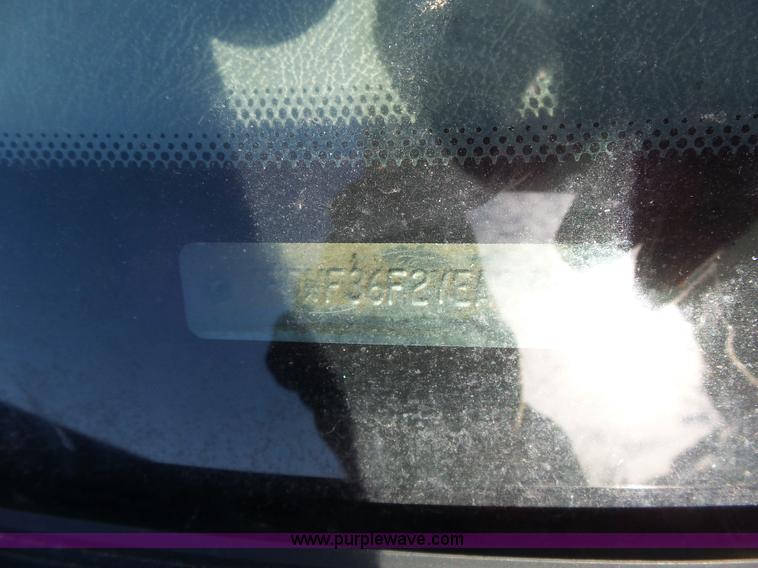 image for item L3674 2000 Ford F350 Super Duty XL flatbed pickup truck