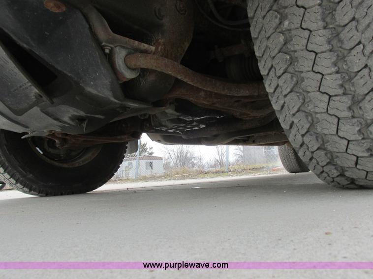 image for item L4240 1998 Chevrolet S10 LS Ext. Cab pickup truck