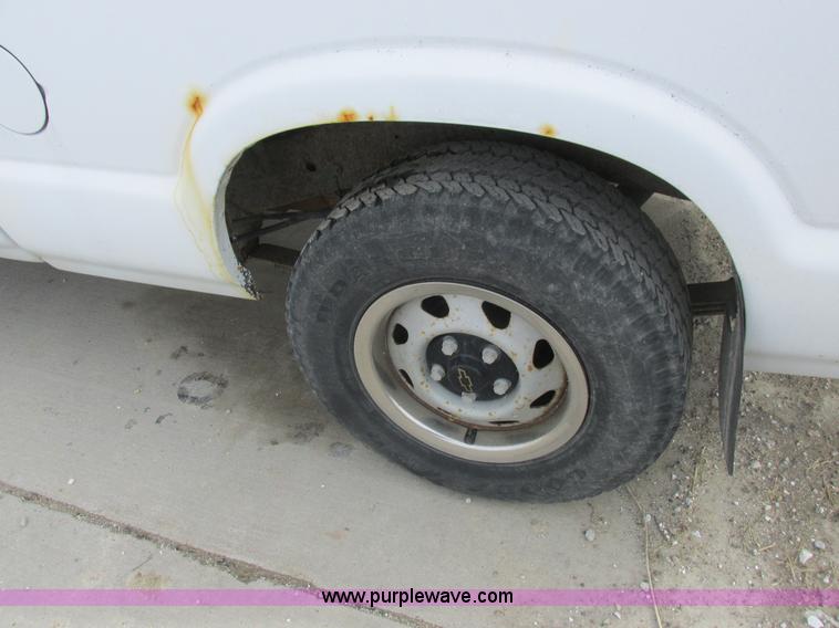 image for item L4240 1998 Chevrolet S10 LS Ext. Cab pickup truck