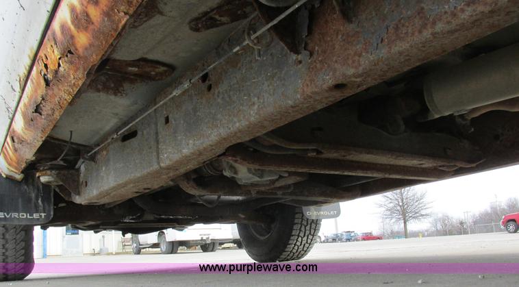 image for item L4240 1998 Chevrolet S10 LS Ext. Cab pickup truck