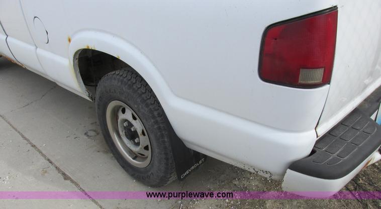 image for item L4240 1998 Chevrolet S10 LS Ext. Cab pickup truck