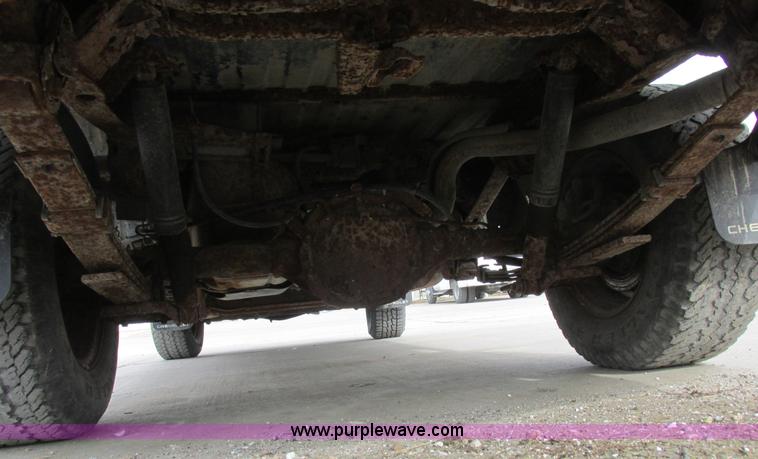 image for item L4240 1998 Chevrolet S10 LS Ext. Cab pickup truck