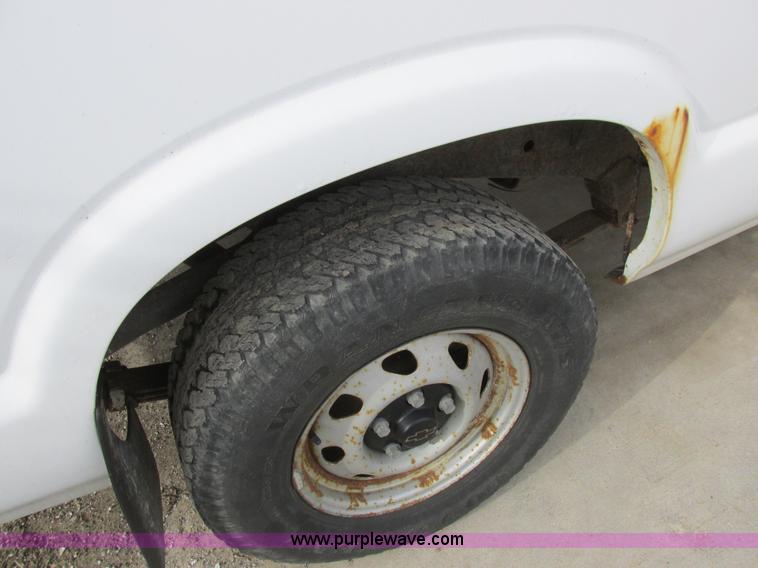 image for item L4240 1998 Chevrolet S10 LS Ext. Cab pickup truck