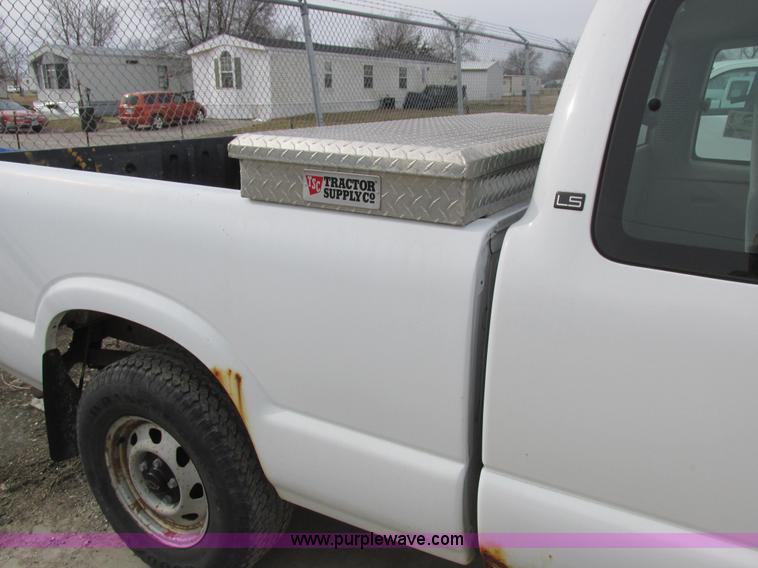 image for item L4240 1998 Chevrolet S10 LS Ext. Cab pickup truck