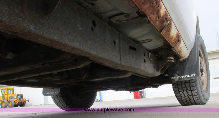 image for item L4240 1998 Chevrolet S10 LS Ext. Cab pickup truck