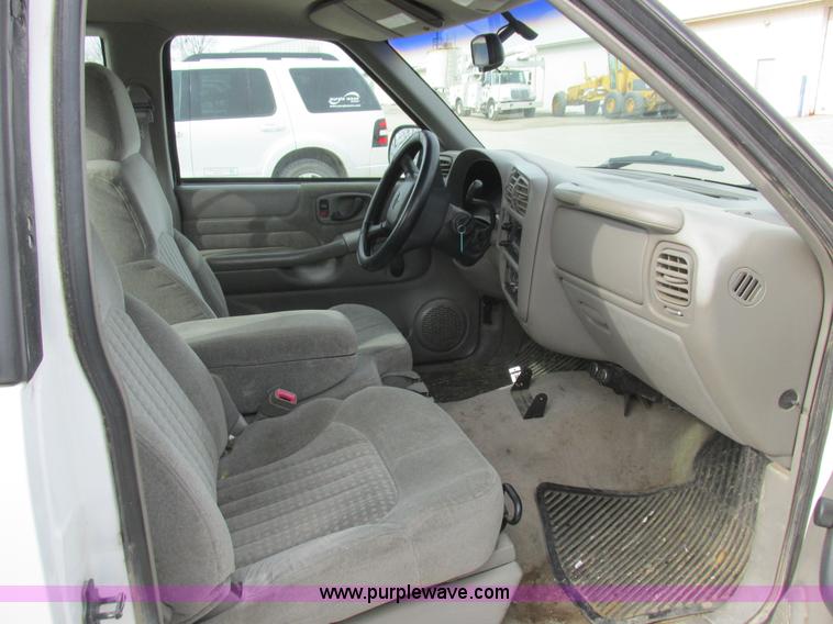 image for item L4240 1998 Chevrolet S10 LS Ext. Cab pickup truck