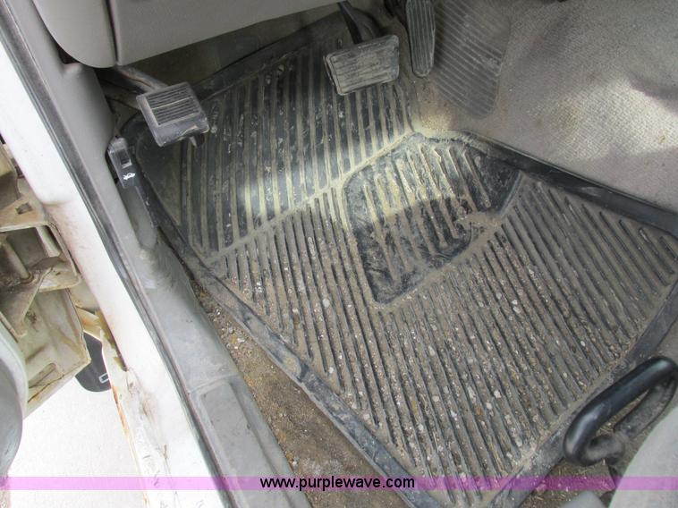 image for item L4240 1998 Chevrolet S10 LS Ext. Cab pickup truck