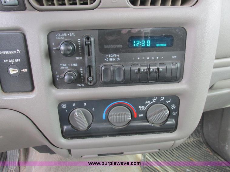 image for item L4240 1998 Chevrolet S10 LS Ext. Cab pickup truck