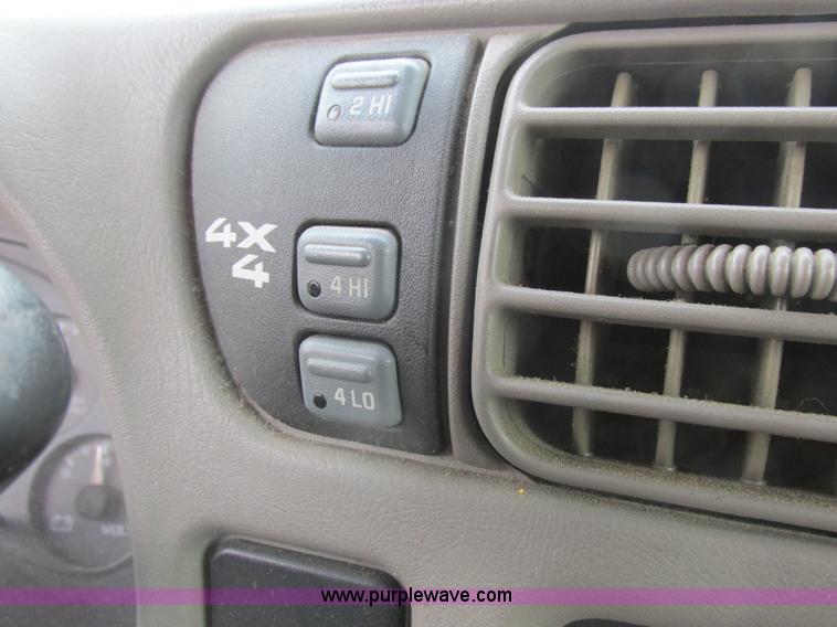 image for item L4240 1998 Chevrolet S10 LS Ext. Cab pickup truck