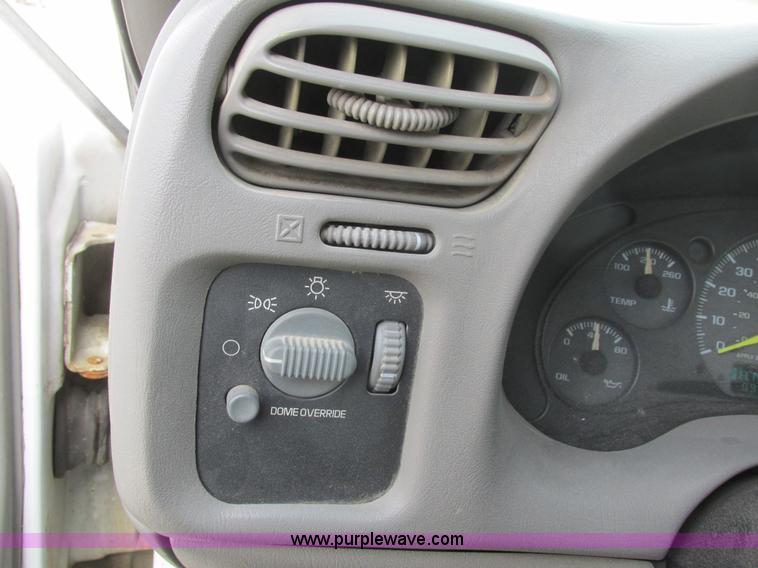 image for item L4240 1998 Chevrolet S10 LS Ext. Cab pickup truck