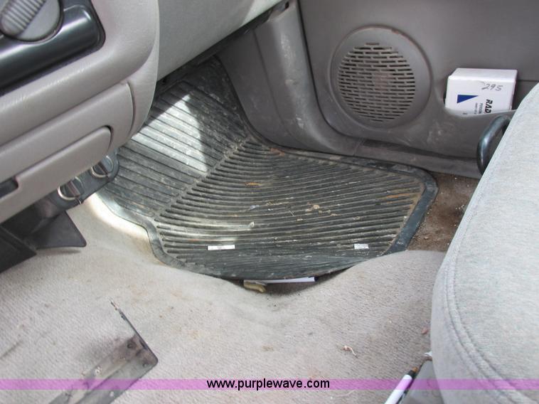 image for item L4240 1998 Chevrolet S10 LS Ext. Cab pickup truck