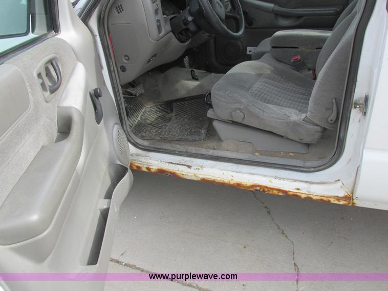 image for item L4240 1998 Chevrolet S10 LS Ext. Cab pickup truck