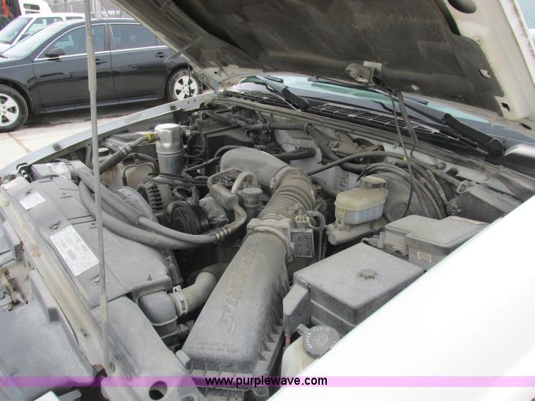 image for item L4240 1998 Chevrolet S10 LS Ext. Cab pickup truck