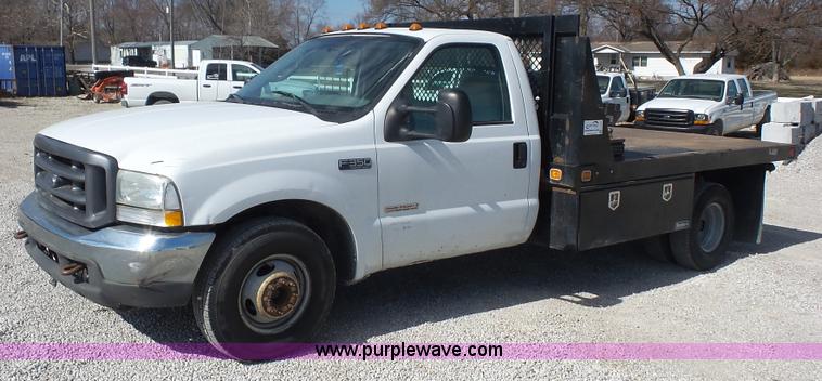 image for item L4774 2004 Ford F350 Super Duty flatbed truck