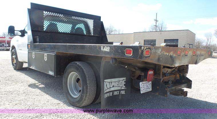 image for item L4774 2004 Ford F350 Super Duty flatbed truck