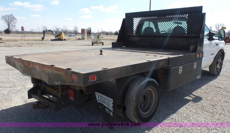 image for item L4774 2004 Ford F350 Super Duty flatbed truck