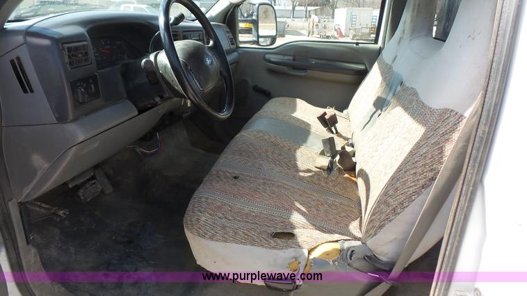 image for item L4774 2004 Ford F350 Super Duty flatbed truck