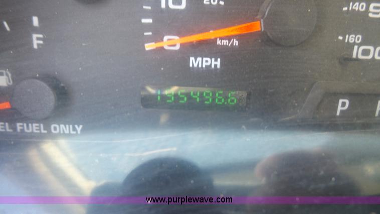 image for item L4774 2004 Ford F350 Super Duty flatbed truck