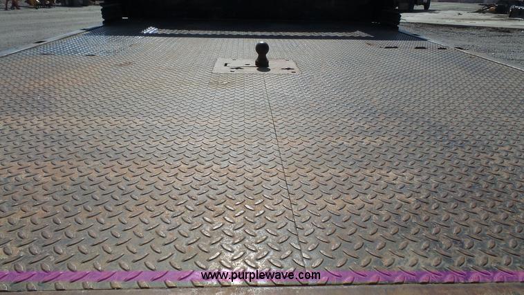 image for item L4774 2004 Ford F350 Super Duty flatbed truck