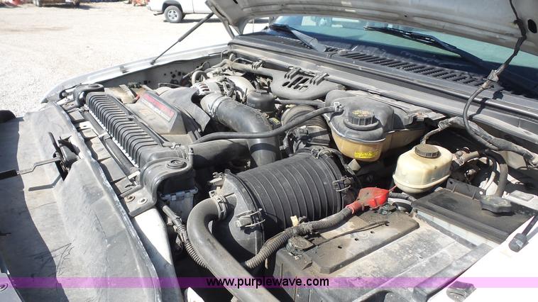 image for item L4774 2004 Ford F350 Super Duty flatbed truck