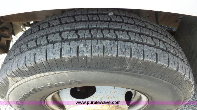 image for item L4774 2004 Ford F350 Super Duty flatbed truck